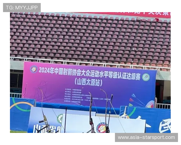 射箭比赛靶子被射爆裁判也傻眼