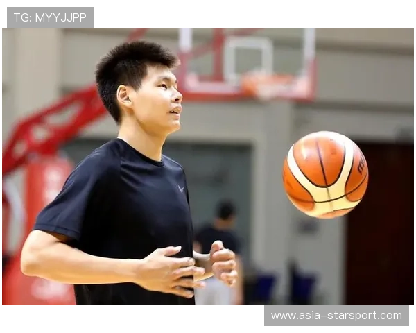 中国篮球是否推动篮球运动进校园和青少年社区，当前中国篮球运动推向推进职业化进程的关键是